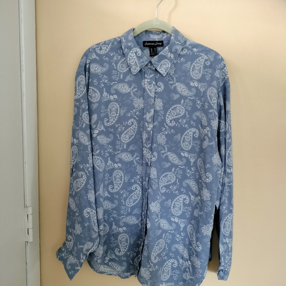 NWT Streetwear Society Womens Blue Paisley Button-Up Shirt  See Measurements